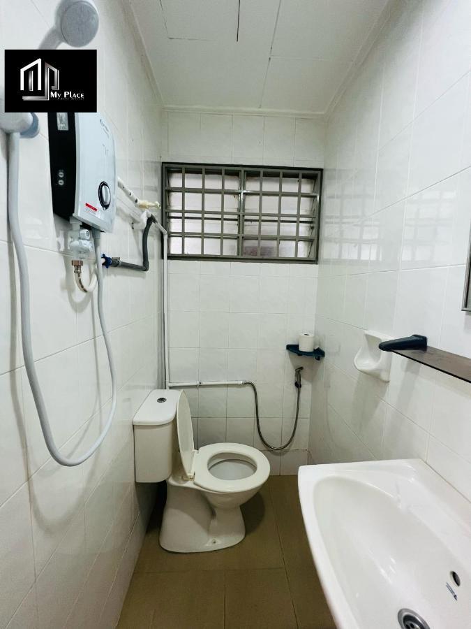 2 Storey 5Br 16Pax Semabok Taman Cheng Ho, 3 By Myplace Malacca Exterior photo