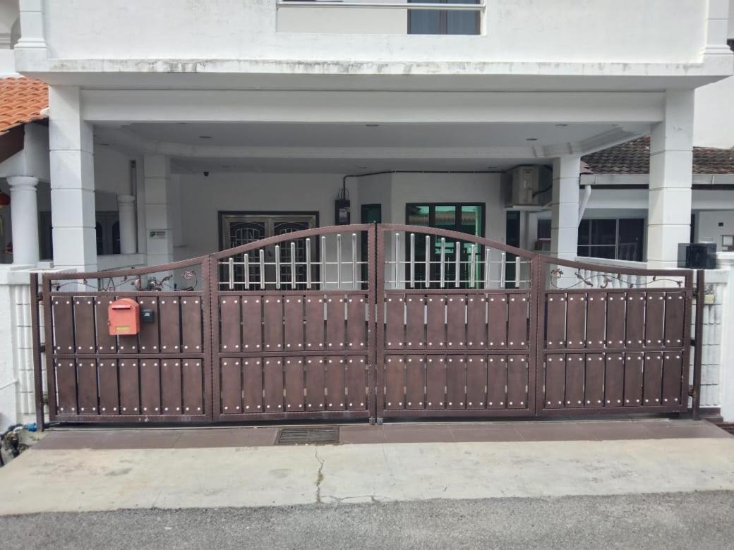 2 Storey 5Br 16Pax Semabok Taman Cheng Ho, 3 By Myplace Malacca Exterior photo